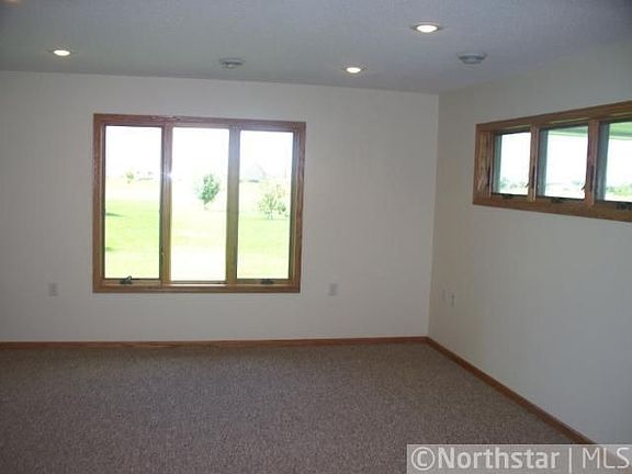 4th image of 949 Savanna Ave