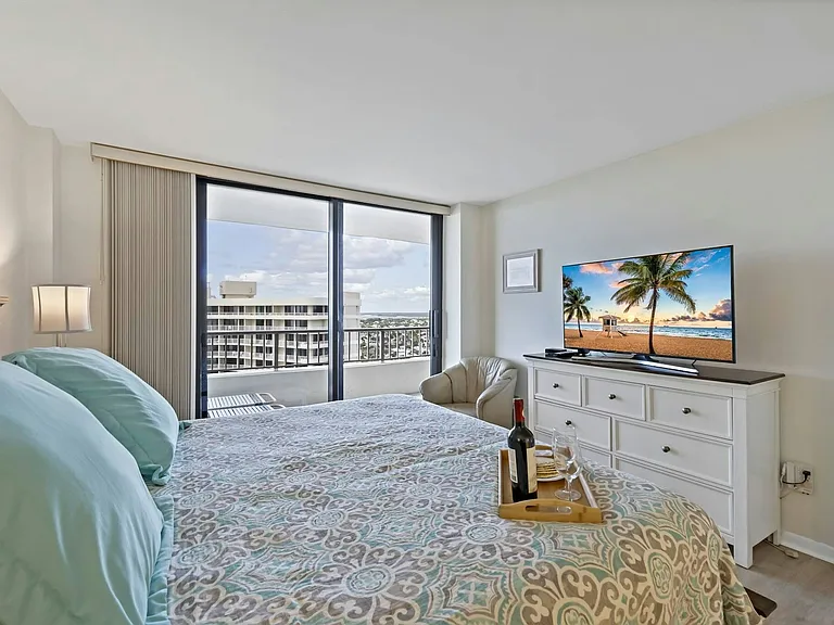 380 Seaview Ct #1908 — Photo 3