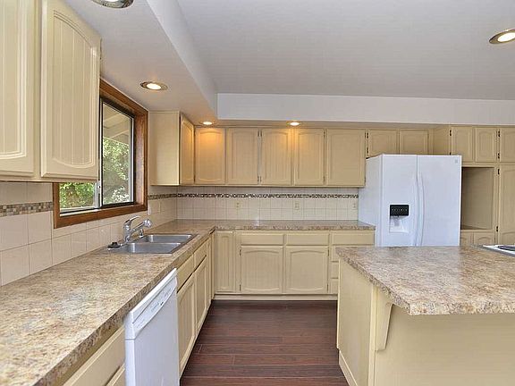 5th image of 3413 NE 59th St