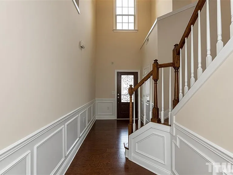 407 Daylin Dr — Photo 3
