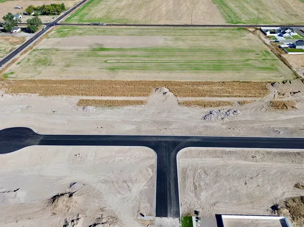 7 Devonshire Dr, Pocatello, ID 83202