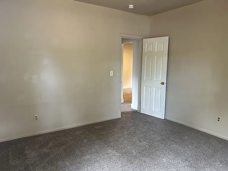 218 Whedbee St — Photo 7