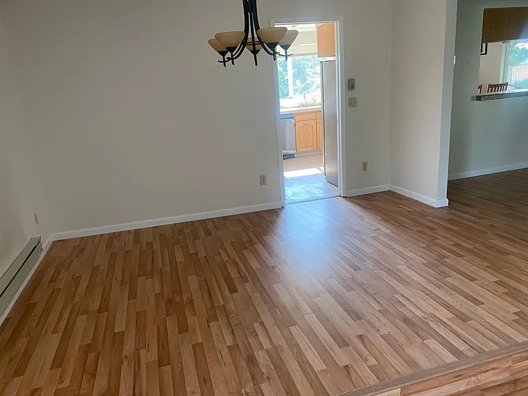 915 Margaret Dr — Photo 7