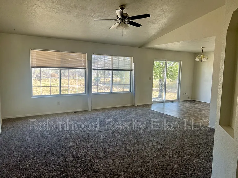132 Flora Pl — Photo 6