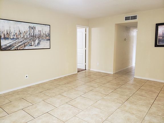 5th image of 3219 W Julie Dr