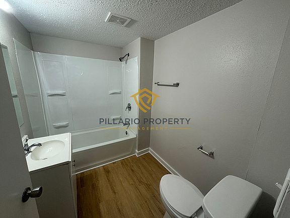 5th image of 2435 S Roena St