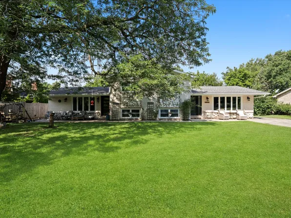 10630 S Green Valley Dr, Palos Hills, IL 60465