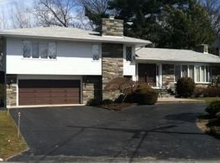 164 Mountain Laurel Dr, Cranston, RI 02920