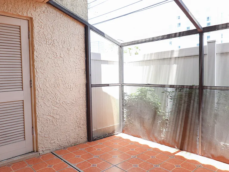 Screen patio