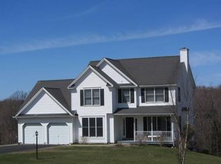 2 Oak Tree Ln, Troy, NY 12180