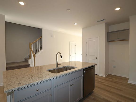 3rd image of 3213 Lilac Grove Dr