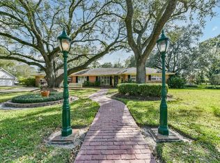 105 E Larkspur Dr, Alvin, TX 77511