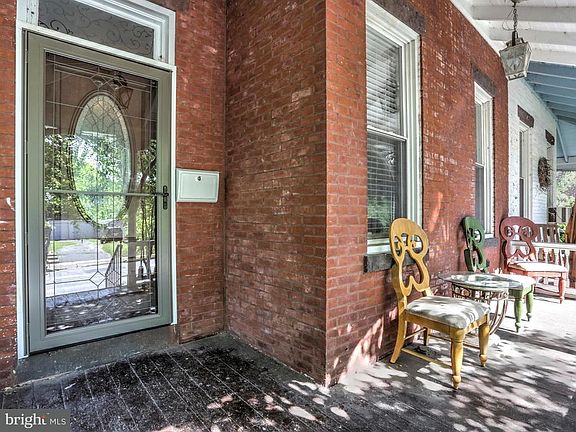 4th image of 819 Highland Ave