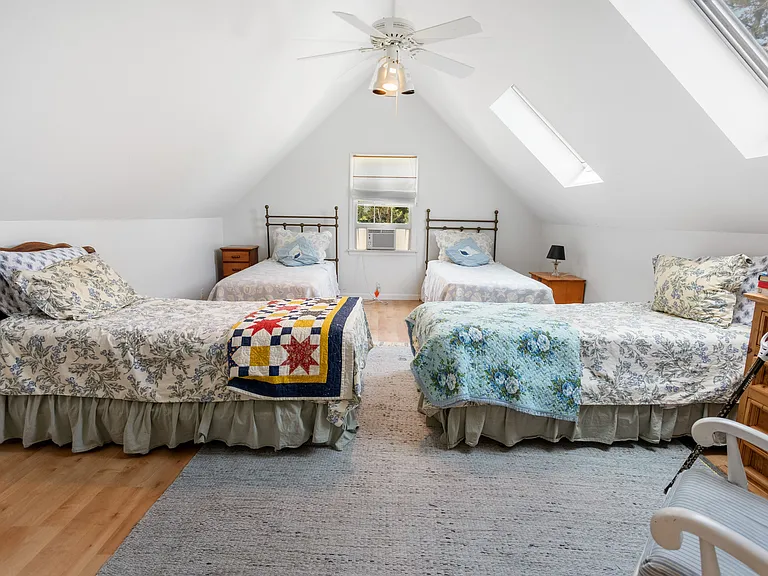 81 Scotts Landing Rd — Photo 16
