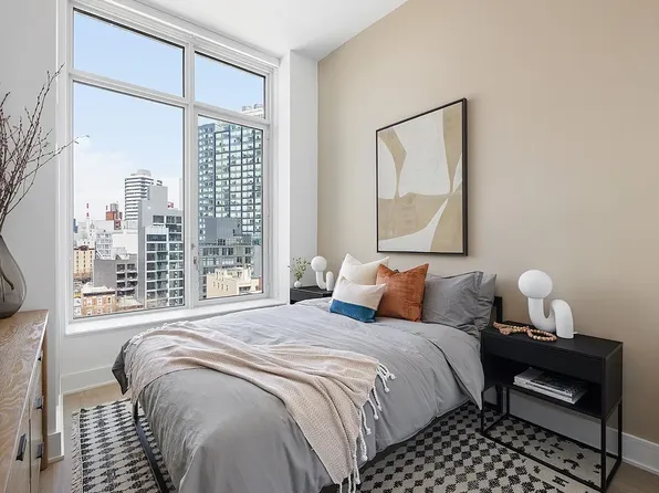 43-22 Queens St, Long Island City, NY
