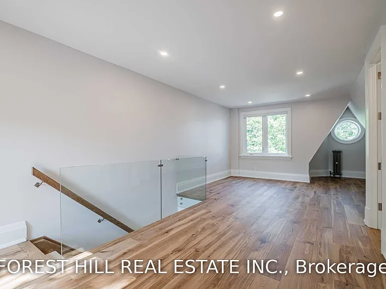 36 Howland Ave — Photo 16