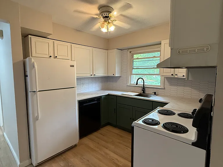 2710 South Rd #A6 — Photo 3