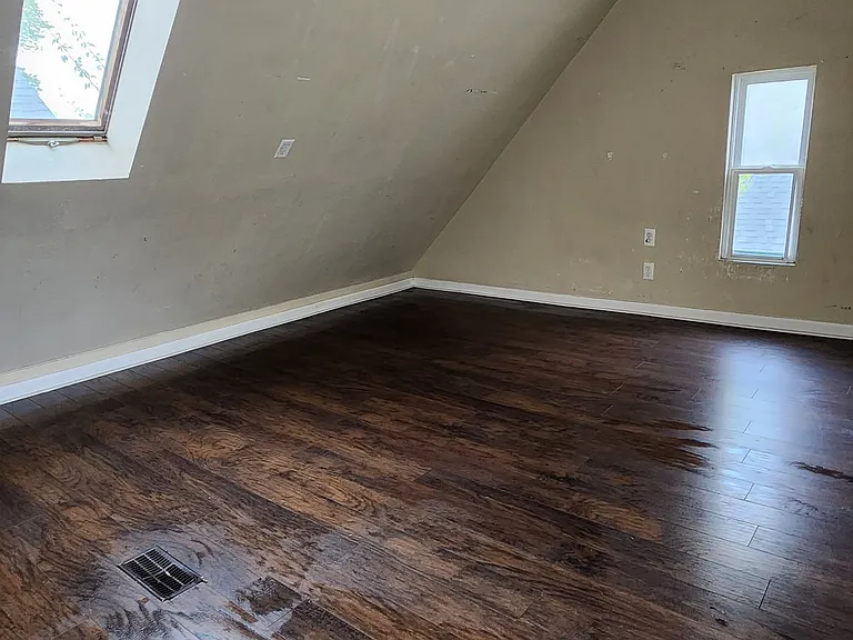 1522 Mott Ave — Photo 14