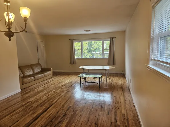 (undisclosed Address), Glen Cove, NY 11542