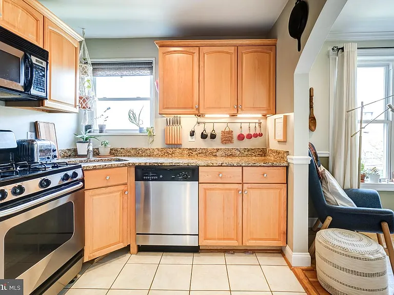 401 Evarts St NE #301 — Photo 15