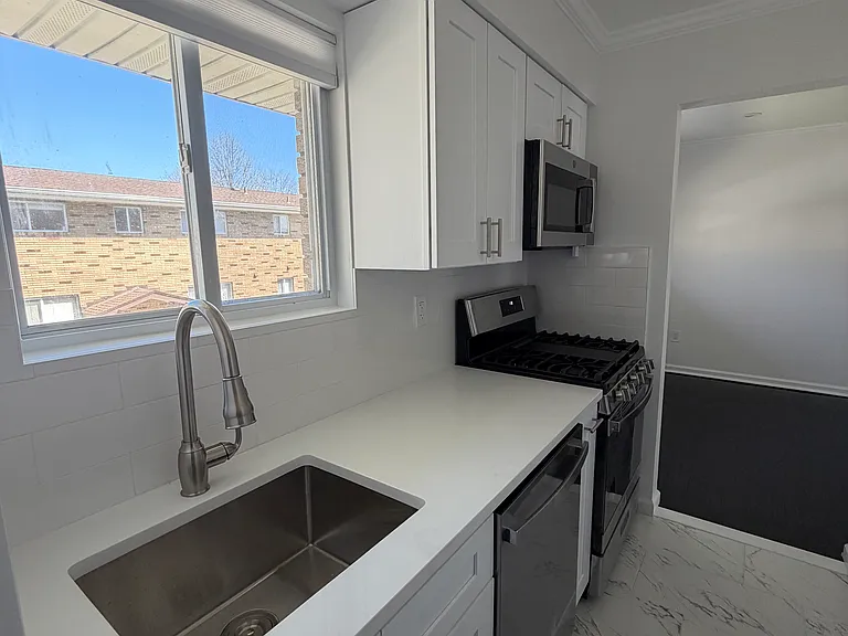 14 Central Dr #5 — Photo 3