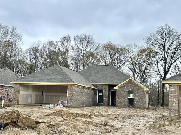 527 Silver Hl, Pearl, MS 39208