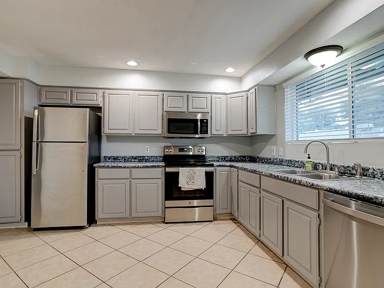 3417 W Marlette Ave — Photo 19