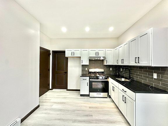 2nd image of 612-613 N 5th St #4