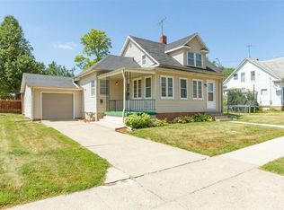309 E 2nd St S, Newton, IA 50208