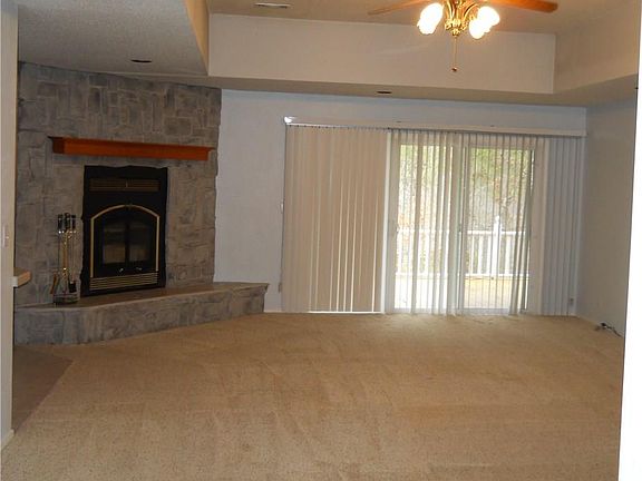 3rd image of 32 Kiswick Dr