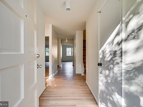 5th image of 2229 N Tuckahoe St