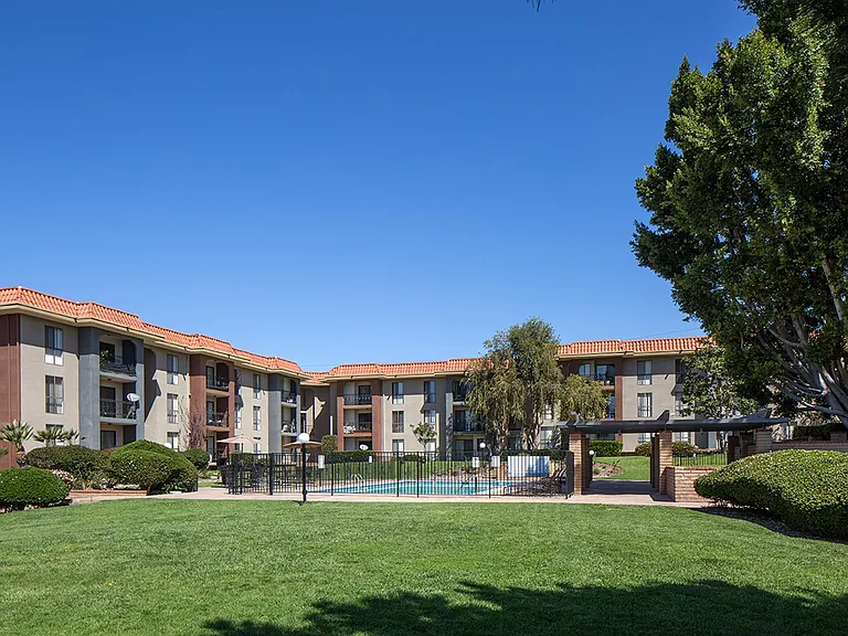 Prado Apartments — Photo 11