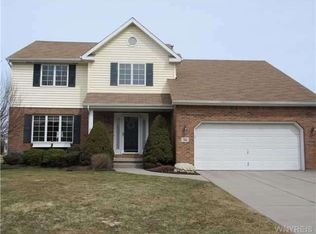 36 S Castlerock Ln, East Amherst, NY 14051