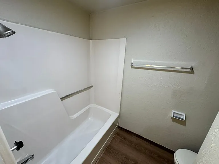 8606 S Drexel Pl — Photo 7