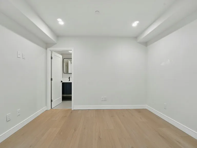 8234 Blackburn Ave #1/2 — Photo 29