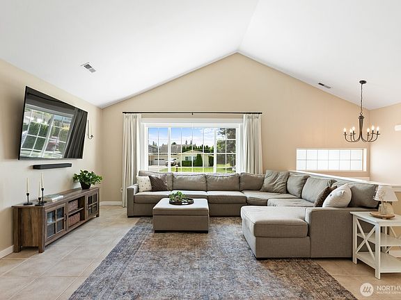 5th image of 933 E Sharon Avenue