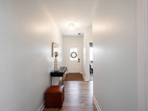 4th image of 240 Waterford Ln