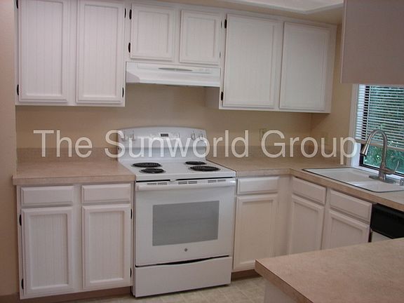 2nd image of 904 SE Olympia Dr