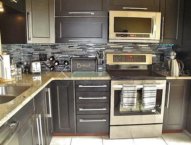 2 bed, 2.0 bath, 945 sqft, $2,200 — Photo 4