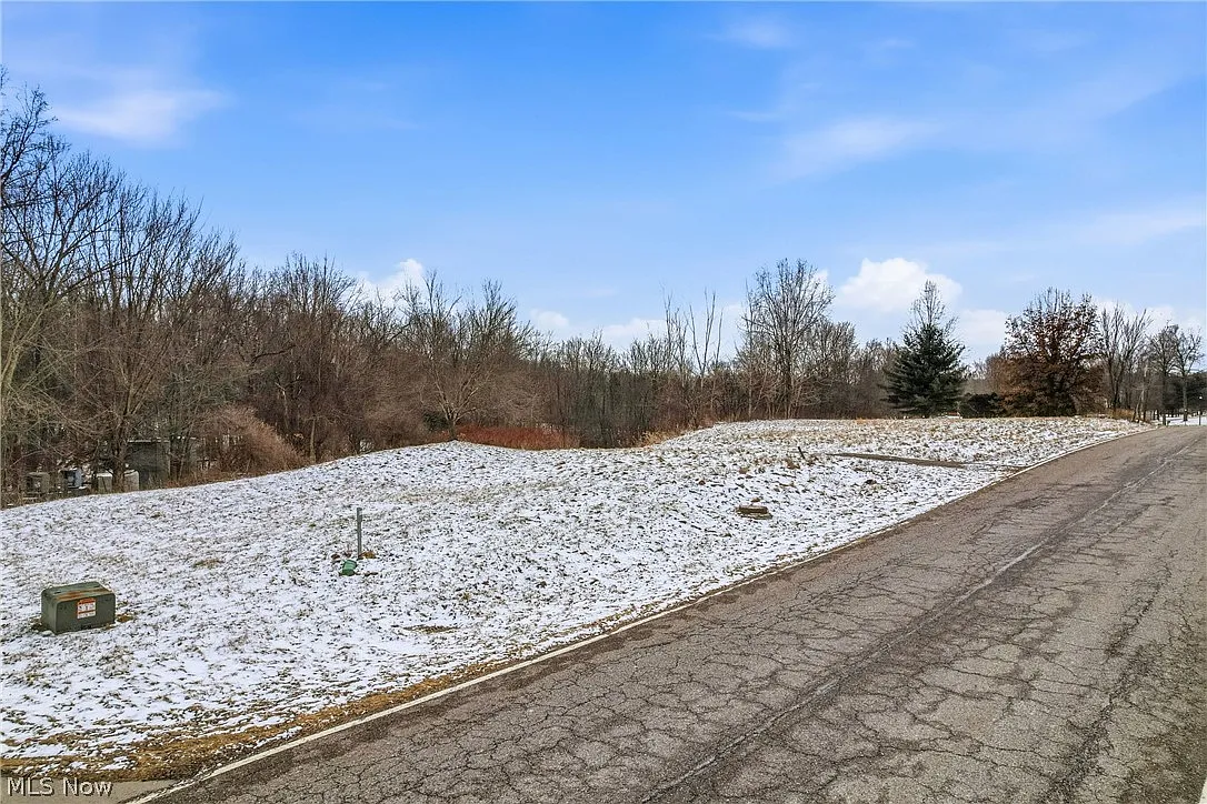 Brookhollow Dr photo 1