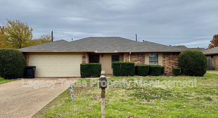1203 Stonelake Dr — Photo 1