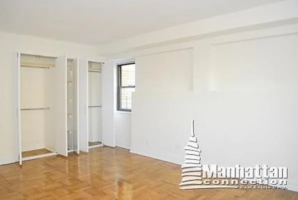 Rented by Manhattan Connection | media 21