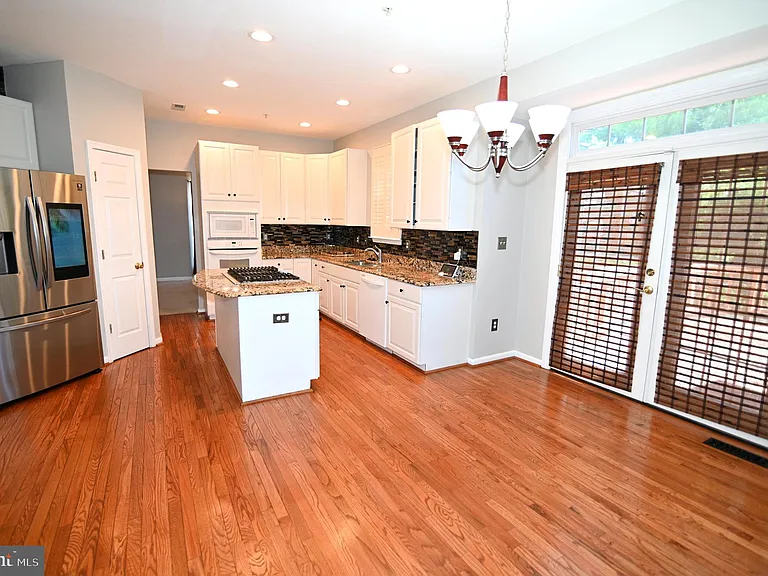 4502 Rockdale Ln — Photo 8