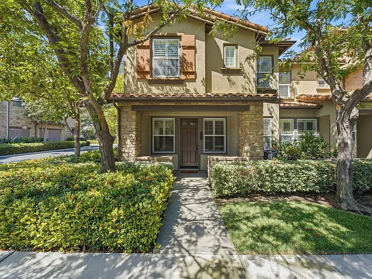 119 Coral Rose — Photo 1