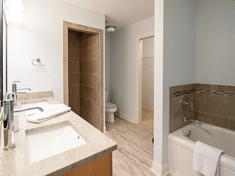 917 W Savidge St #27 — Photo 22