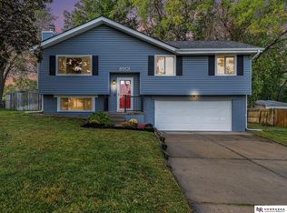 8901 Honey Locust Dr, La Vista, NE 68128