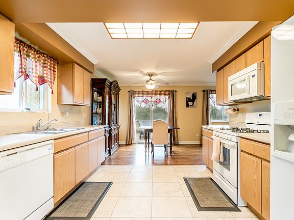 4th image of 16609 Willow Walk Dr #16553