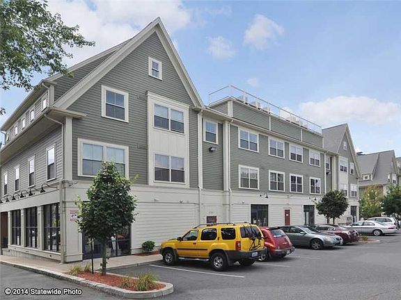 3rd image of 231 Douglas Ave #6