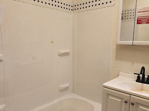 5th image of 427 N Lawler Ave