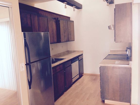 2nd image of 1527 Royal Way #Townhouse